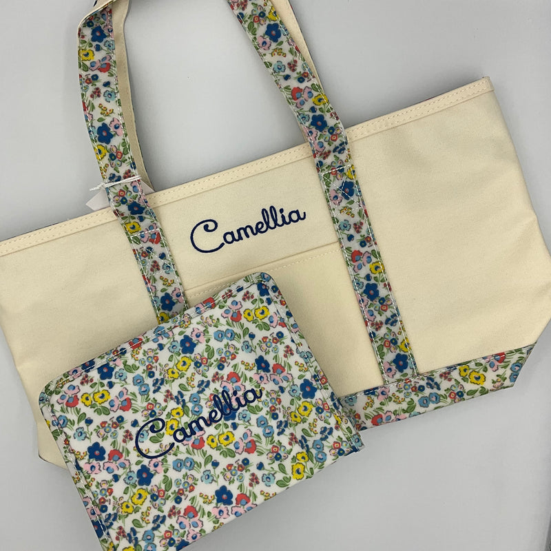 Rain or Shine Tote - Posies Trim